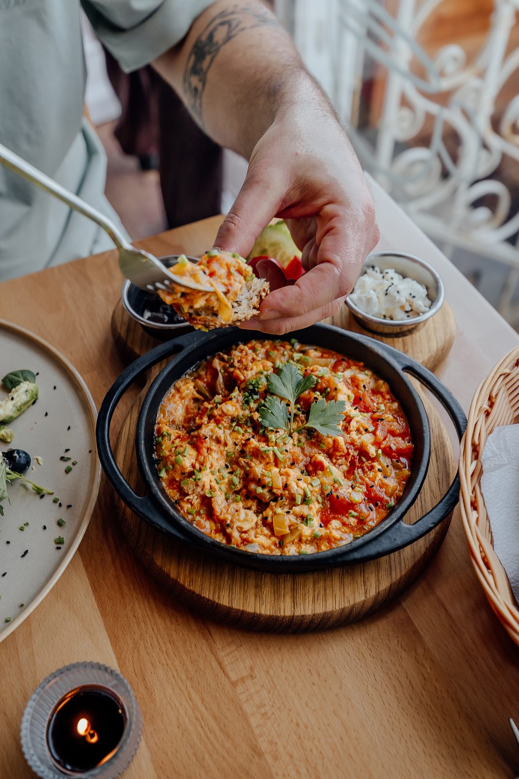 Menemen — hausgemacht, direkt aus der Pfanne